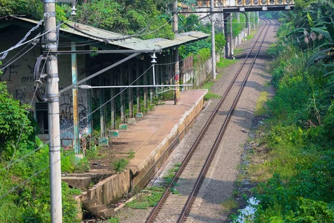 Stasiun Gunung Putri yang terbengkalai di Bogor, Jawa Barat, Rabu (22/04/2026).