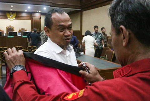Terdakwa kasus dugaan korupsi tata kelola minyak mentah dan produk kilang pada PT Pertamina Subholding dan Kontraktor Kontrak Kerja Sama (KKKS) tahun 2018-2023, Arief Sukmara usai menjalani sidang tuntutan di Pengadilan Tipikor, Jakarta, Rabu (22/4/2026).