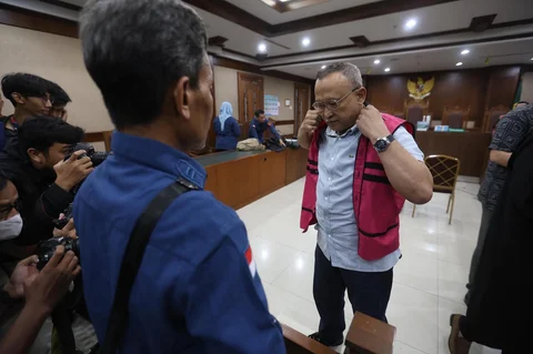 Terdakwa kasus dugaan korupsi tata kelola minyak mentah dan produk kilang pada PT Pertamina Subholding dan Kontraktor Kontrak Kerja Sama (KKKS)  tahun 2018-2023 Hanung Budya usai mengikuti sidang tuntutan  di Pengadilan Tipikor, Jakarta Pusat, Kamis (21/04/2029).
