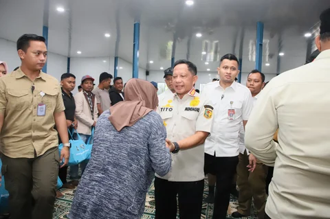 Kasatgas Tito saat meninjau lokasi huntara Desa Tunyang, Timang Gajah, Bener Meriah