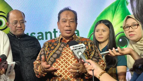 Prof. Dr. Fathur Rokhman, M.Hum. Guru Besar Universitas Negeri Semarang.