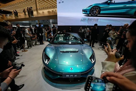Mobil model Denza Z merek premium milik BYD dipamerkan di Pameran Otomotif Beijing di Beijing, Jumat (24/04/2026).