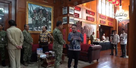 Pertemuan Menhan Sjafrie dengan para purnawirawan TNI di Kantor Kementerian Pertahanan, Jakarta