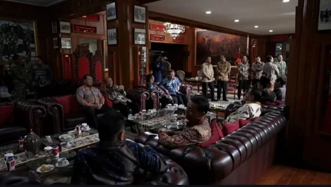 Pertemuan Menhan Sjafrie dengan para purnawirawan TNI di Kantor Kementerian Pertahanan, Jakarta