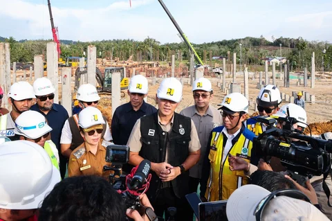 Menteri Koordinator Bidang Infrastruktur dan Pembangunan Kewilayahan Agus Harimurti Yudhoyono meninjau program pembangunan di Daerah Istimewa Yogyakarta, Jumat (24/4/2026).