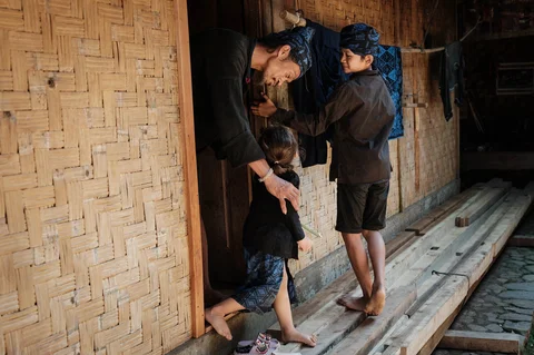 Warga Baduy Luar bersiap melakukan perjalanan kegiatan Seba  di Kanekes, Banten, Jumat (24/04/2026).