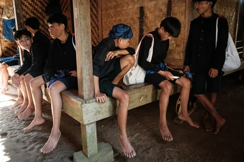 Warga Baduy Luar bersiap melakukan perjalanan kegiatan Seba  di Kanekes, Banten, Jumat (24/04/2026).