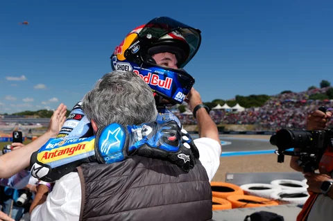 Pembalap Alex Marquez dari Spanyo  usai balapan MotoGP Grand Prix  Spanyol di Jerez de la Frontera, Spanyol, Minggu (26/04/2026).