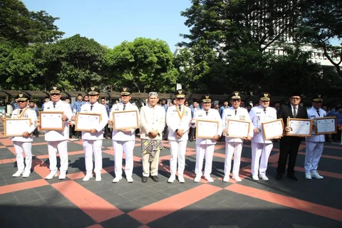 Pemberian Piagam Penghargaan Hasil Evaluasi Penyelenggaraan Pemerintahan Daerah secara nasional tahun 2025 kepada sejumlah daerah yang dinilai berprestasi.