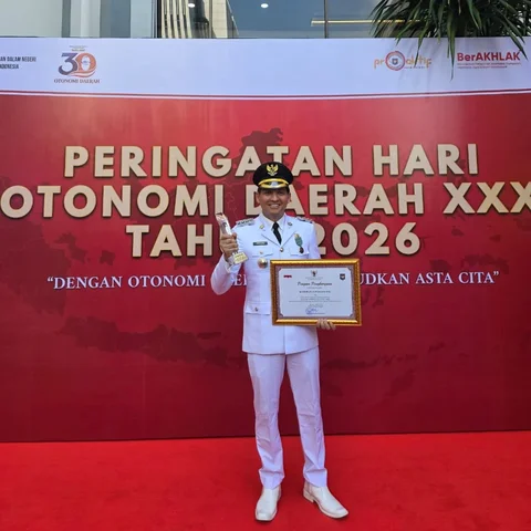 Bupati Indramayu Lucky Hakim