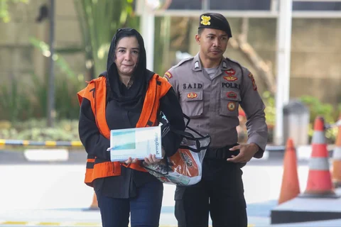 Tersangka kasus dugaan korupsi pengadaan barang dan jasa di Pemkab Pekalongan yang juga Bupati Pekalongan nonaktif, Fadia Arafiq  saat mendatangi gedung Merah Putih KPK, Jakarta Rabu (29/04/2026).<br />Merdeka.com/ arie basuki