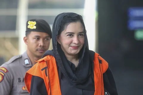 Tersangka kasus dugaan korupsi pengadaan barang dan jasa di Pemkab Pekalongan yang juga Bupati Pekalongan nonaktif, Fadia Arafiq  saat mendatangi gedung Merah Putih KPK, Jakarta Rabu (29/04/2026).<br />Merdeka.com/ arie basuki