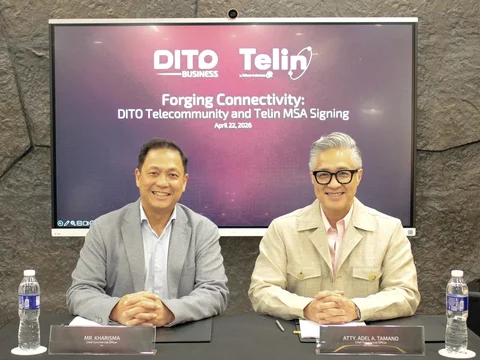 Penandatanganan Master Services Agreement (MSA) dilakukan oleh Plt. Chief Executive Officer Telin sekaligus Chief Commercial Officer Telin Kharisma (kiri) dan Chief Commercial Officer DITO Telecommunity Atty. Adel A. Tamano (kanan) di DITO Business Hub, Manila, Filipina (22/4).