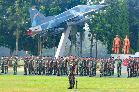 Apel khusus yang diikuti personel Koops Udara Nasional  di lapangan upacara Makoopsudnas, Halim Perdanakusuma, Kamis (30/4/2026).