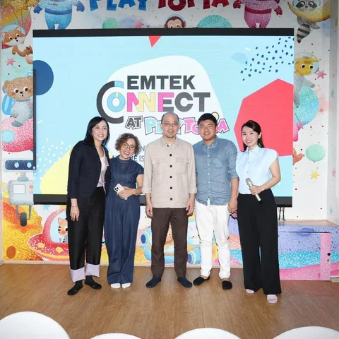 (Kiri ke Kanan): Mutia Nandika (Chief Revenue Officer Emtek Media), Harsiwi Achmad (Programming Director Emtek Media), Adi Sariaatmadja (Chairman Emtek Media), James Giandhi (CEO Playtopia), Karina Yenadia Winato (CMO of Playtopia).