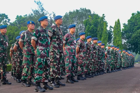 Apel khusus yang diikuti personel Koops Udara Nasional  di lapangan upacara Makoopsudnas, Halim Perdanakusuma, Kamis (30/4/2026).