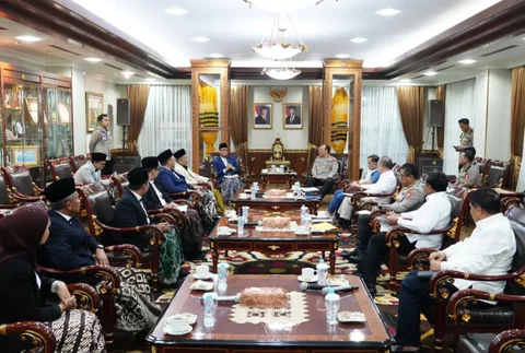 Wakapolri Dedi Prasetyo bertemu Wakil Menteri Haji dan Umrah RI Dahnil Anzar Simanjuntak di Bareskrim Polri, Jakarta, Kamis (30/4/2026),