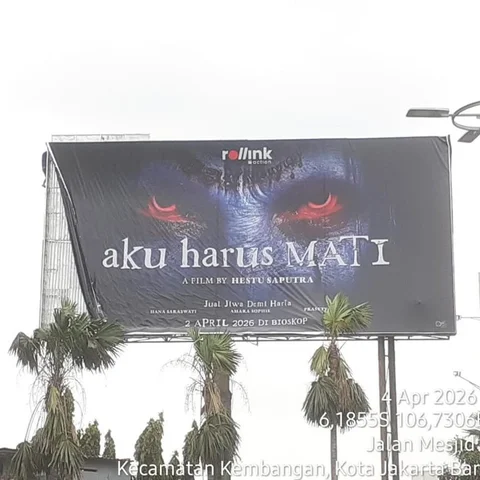 Baliho film horor diturunkan