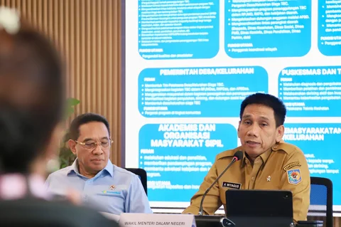 Wamendagri Akhmad Wiyagus saat konferensi pers Hari Tuberkulosis Sedunia 2026 di Kantor Kementerian Kesehatan