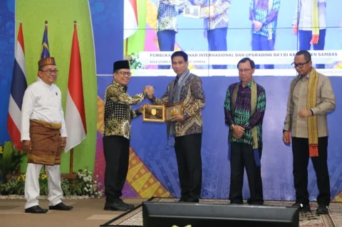 Wamendagri Akhmad Wiyagus saat membuka Seminar Internasional dan Upgrading Dai