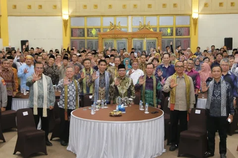 Wamendagri Akhmad Wiyagus saat membuka Seminar Internasional dan Upgrading Dai