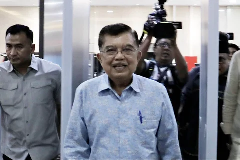 Wapres ke-10 dan ke-12 RI Jusuf Kalla (JK) didampingi kuasa hukumnya mendatangi Bareskrim Polri, Jakarta, Rabu (8/4/2026).