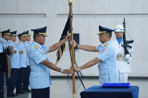 Pangkoopsudnas Marsdya TNI Minggit Tribowo melantik Marsma TNI Erwin Sugiandi sebagai Pangkodau I di Makodau I Halim Perdanakusuma, Jakarta, Sabtu (9/5/2026).
