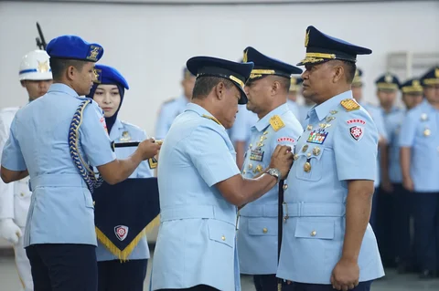 Pangkoopsudnas Marsdya TNI Minggit Tribowo melantik Marsma TNI Erwin Sugiandi sebagai Pangkodau I di Makodau I Halim Perdanakusuma, Jakarta, Sabtu (9/5/2026).