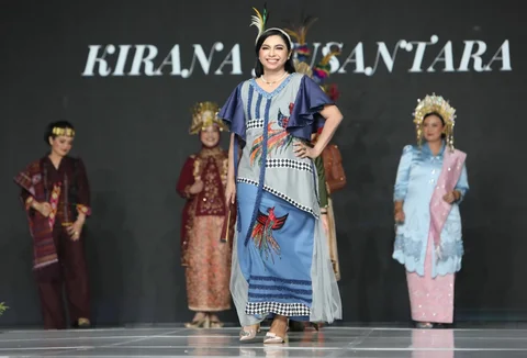 Fashion show saat penutupan  kegiatan &ldquo;Persit Bisa&rdquo; Tahun 2026di Kartika Expo, Balai Kartini, Jakarta, Sabtu (9/5/2026).