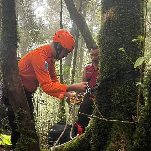 Evakuasi Pendaki di Gunung Batukaru