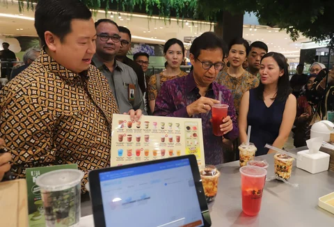 Menteri Kesehatan Budi Gunadi Sadikin saat kegiatan sosialisasi kebijakan pencantuman label nutrisi &ldquo;Nutri-Level&rdquo; pada produk minuman di Jakarta, Selasa (12/5/2026).