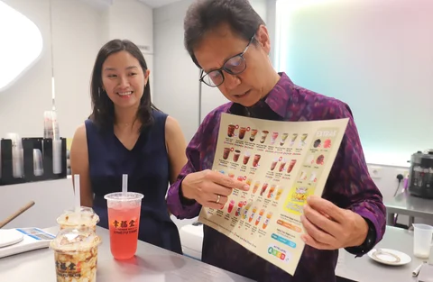 Menteri Kesehatan Budi Gunadi Sadikin saat kegiatan sosialisasi kebijakan pencantuman label nutrisi &ldquo;Nutri-Level&rdquo; pada produk minuman di Jakarta, Selasa (12/5/2026).