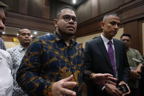 Terdakwa eks konsultan teknologi, Ibrahim Arief alias Ibam usai mengikuti sidang putusan dalam kasus dugaan korupsi pengadaan laptop berbasis Chromebook di Pengadilan Tipikor, Jakarta, Selasa (17/05/2026).