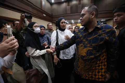 Terdakwa eks konsultan teknologi, Ibrahim Arief alias Ibam usai mengikuti sidang putusan dalam kasus dugaan korupsi pengadaan laptop berbasis Chromebook di Pengadilan Tipikor, Jakarta, Selasa (17/05/2026).