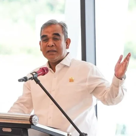 Ketua MPR RI Ahmad Muzani tegaskan peran krusial pendidikan sebagai fondasi utama SDM menuju Indonesia Emas 2045. Simak bagaimana LCC Empat Pilar MPR RI membentuk generasi unggul dan berakhlak.