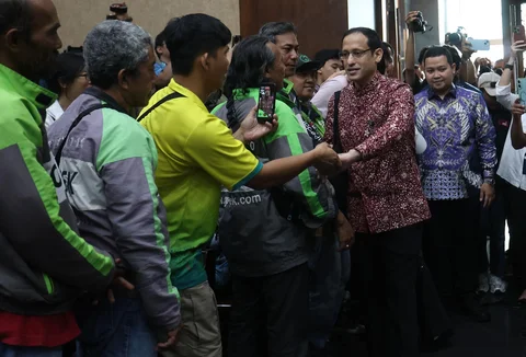Mantan Menteri Pendidikan dan Kebudayaan era Presiden ke-7 RI Nadiem Anwar Makarim sebelum mengikuti sidang tuntutan di Pengadilan Tipikor, Jakarta, Rabu (13/05/2026).