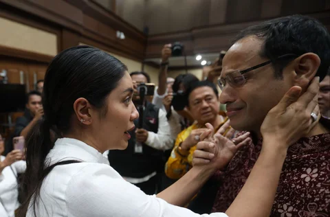 Mantan Menteri Pendidikan dan Kebudayaan era Presiden ke-7 RI Nadiem Anwar Makarim menangis usai  mengikuti sidang tuntutan di Pengadilan Tipikor, Jakarta, Rabu (13/05/2026).