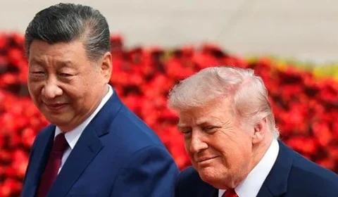 Presiden China Xi Jinping dan Presiden Amerika Serikat Donald Trump saat bertemu di Beijing pada Kamis (14/5/2026). (Dok. Tangkapan layar video AP)