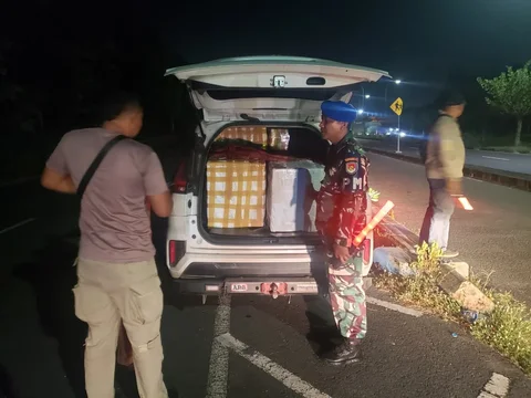 barang bukti  rokok ilegal  hasil penyekatan di jalur akses Jembatan Suramadu, Kecamatan Labang, Bangkalan, Madura, Kamis (14/5/2026)