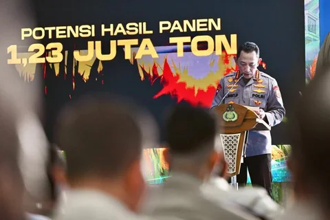 Kapolri Listyo Sigit Prabowo,meluncurkan operasional 166 Satuan Pelayanan Pemenuhan Gizi Polri Tahun 2026 di Kabupaten Tuban, Jawa Timur, Sabtu (16/5).