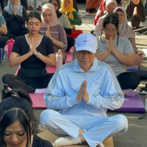 Jokowi Yoga