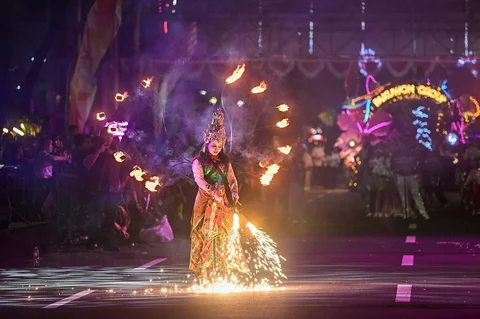 Peserta mengikuti Surabaya Vaganza 2026 di Surabaya, Jawa Timur, Sabtu (16/5/2026).