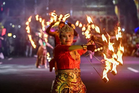 Peserta mengikuti Surabaya Vaganza 2026 di Surabaya, Jawa Timur, Sabtu (16/5/2026).