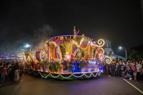 Peserta mengikuti Surabaya Vaganza 2026 di Surabaya, Jawa Timur, Sabtu (16/5/2026).