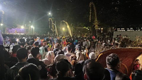 Bandung Bergemuruh, Puncak Kirab Mahkota Binokasih Disambut Meriah