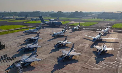 Deretan pesawat tempur Rafale, Falcon 8X dan pesawat kargo Airbus A400M MRTT di Lanud Halim Perdanakusuma, Jakarta, Senin (18/05/2026).