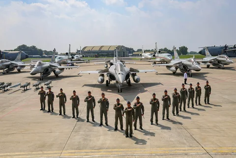 Deretan pesawat tempur Rafale, Falcon 8X dan pesawat kargo Airbus A400M MRTT di Lanud Halim Perdanakusuma, Jakarta, Senin (18/05/2026).