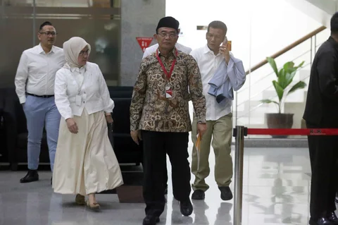 Penasihat Khusus Presiden Bidang Haji, Muhadjir Effendy, sesaat setelah tiba di Gedung Merah Putih Komisi Pemberantasan Korupsi (KPK), Jakarta, Senin (18/5/2026).