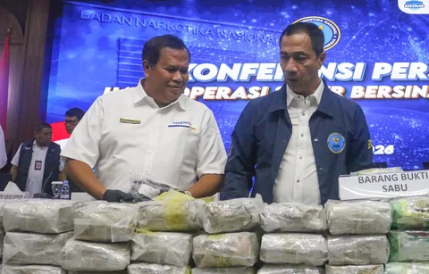 Pelaksana Tugas Deputi Bidang Pemberantasan Badan Narkotika Nasional, Roy Hardi Siahaan saat konpers hasil Operasi Saber Bersinar 2026 di Kantor BNN RI, Jakarta, Selasa (19/05/2026).