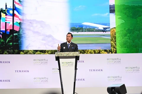 Menteri Koordinator Bidang Infrastruktur dan Pembangunan Kewilayahan Agus Harimurti Yudhoyono menyampaikan pidato pada forum internasional Ecosperity Week 2026 di Singapura, Selasa (19/5/2026).